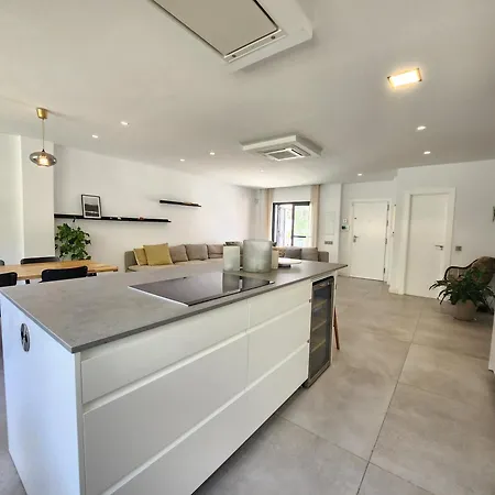 Luxury By The Holiday home *